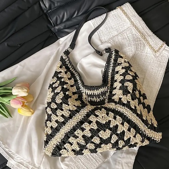 FINAL PRICE ❤️‍🔥 BEACH BAG ❤️‍🔥 NWT BLACK/CREAM HOBO BAG - Picture 2 of 10